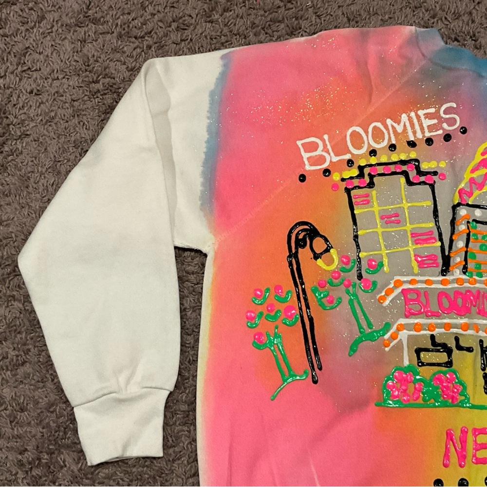Rare And Vintage Bloomingdale’s “Bloomies” Puffy Paint XL Crewneck Sweatshirt - Picture 4 of 10